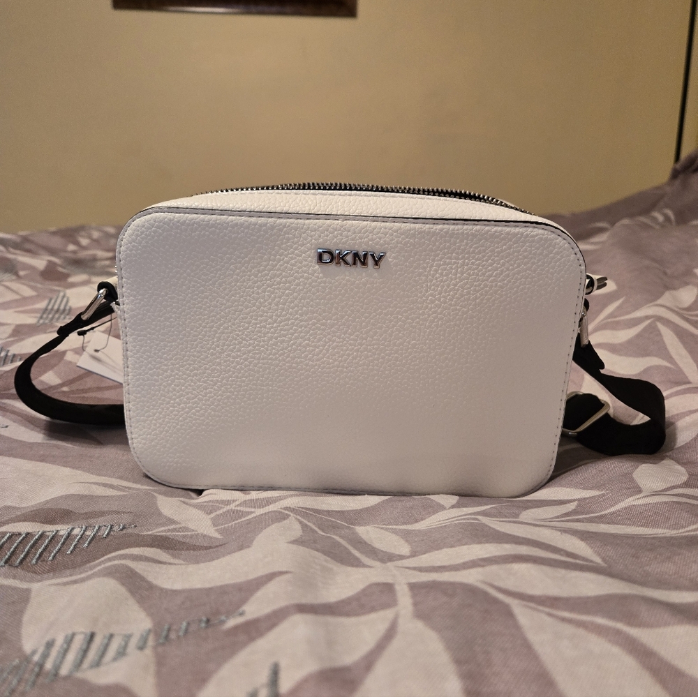 NWTS DKNY Elegant White Shoulder Bag